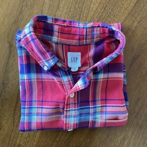 Short sleeved mens Gap button up.